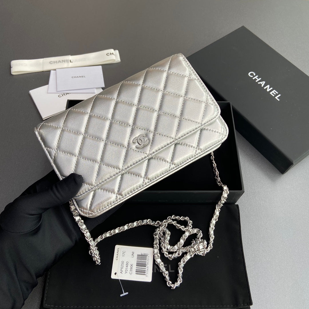 CC WOC 20CM CUIR DE VEAU MÉTALLISÉ ARGENT QUINCAILLERIE ARGENTÉE