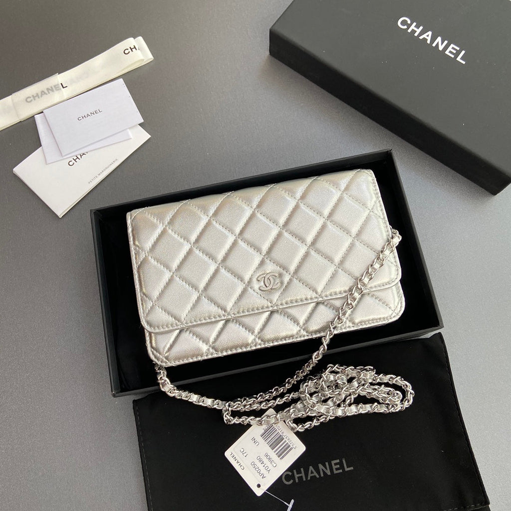 CC WOC 20CM SILVER METALIC CALFSKIN SILVER HARDWARE