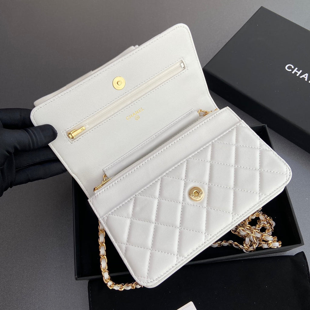 CC WOC 20CM WHITE CALFSKIN GOLD HARDWARE