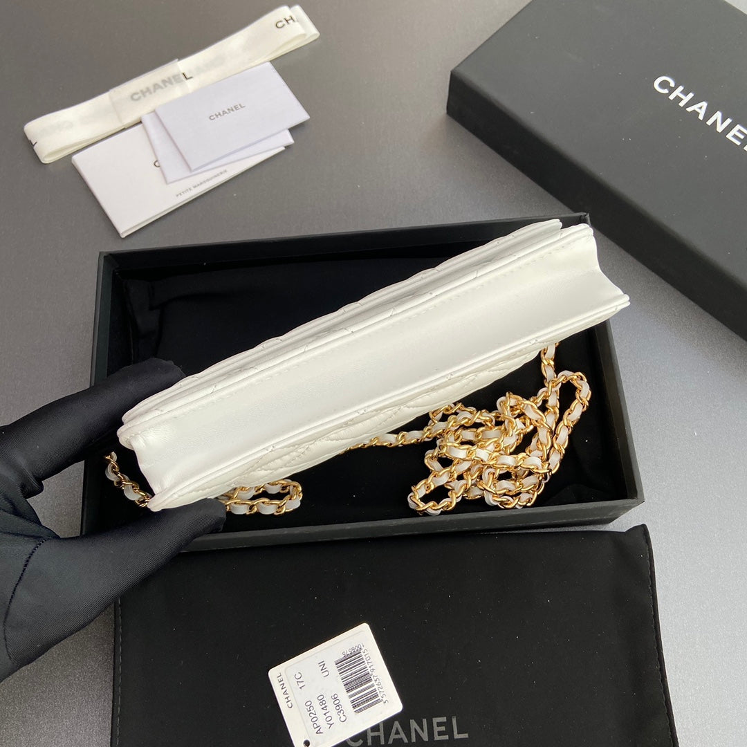 CC WOC 20CM WHITE CALFSKIN GOLD HARDWARE