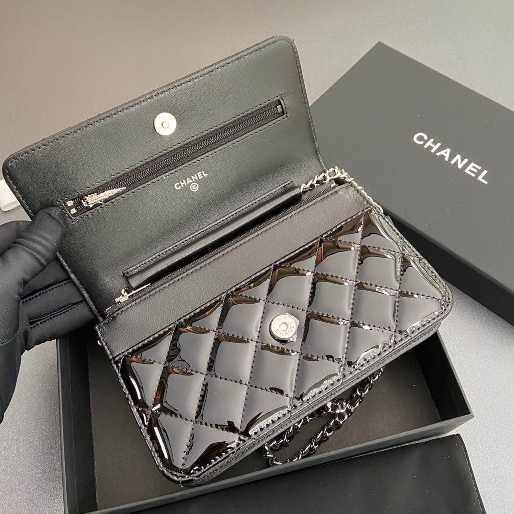 CC WOC 20CM BLACK PATENT CALFSKIN SILVER HARDWARE