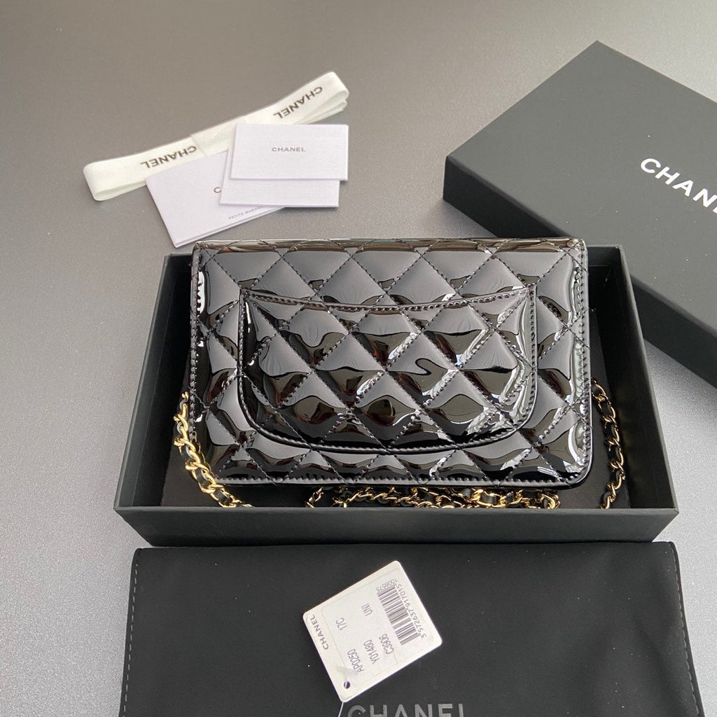 CC WOC 20CM BLACK PATENT CALFSKIN GOLD HARDWARE