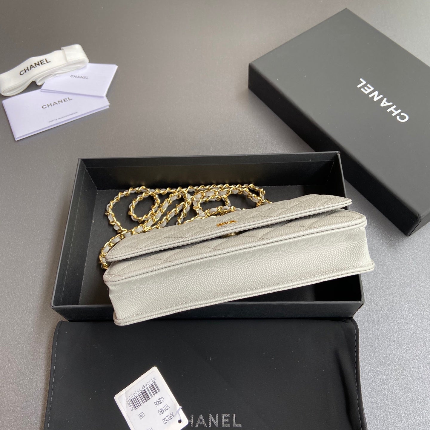 CC WALLET ON CHAIN 20CM WHITE CAVIAR LEATHER GOLD HARDWARE 240157