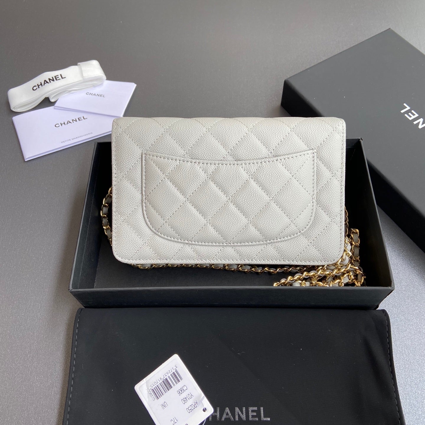 CC WALLET ON CHAIN 20CM WHITE CAVIAR LEATHER GOLD HARDWARE 240157