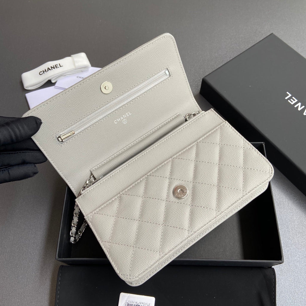 CC WALLET ON CHAIN 20CM WHITE CAVIAR LEATHER SILVER HARDWARE 240159
