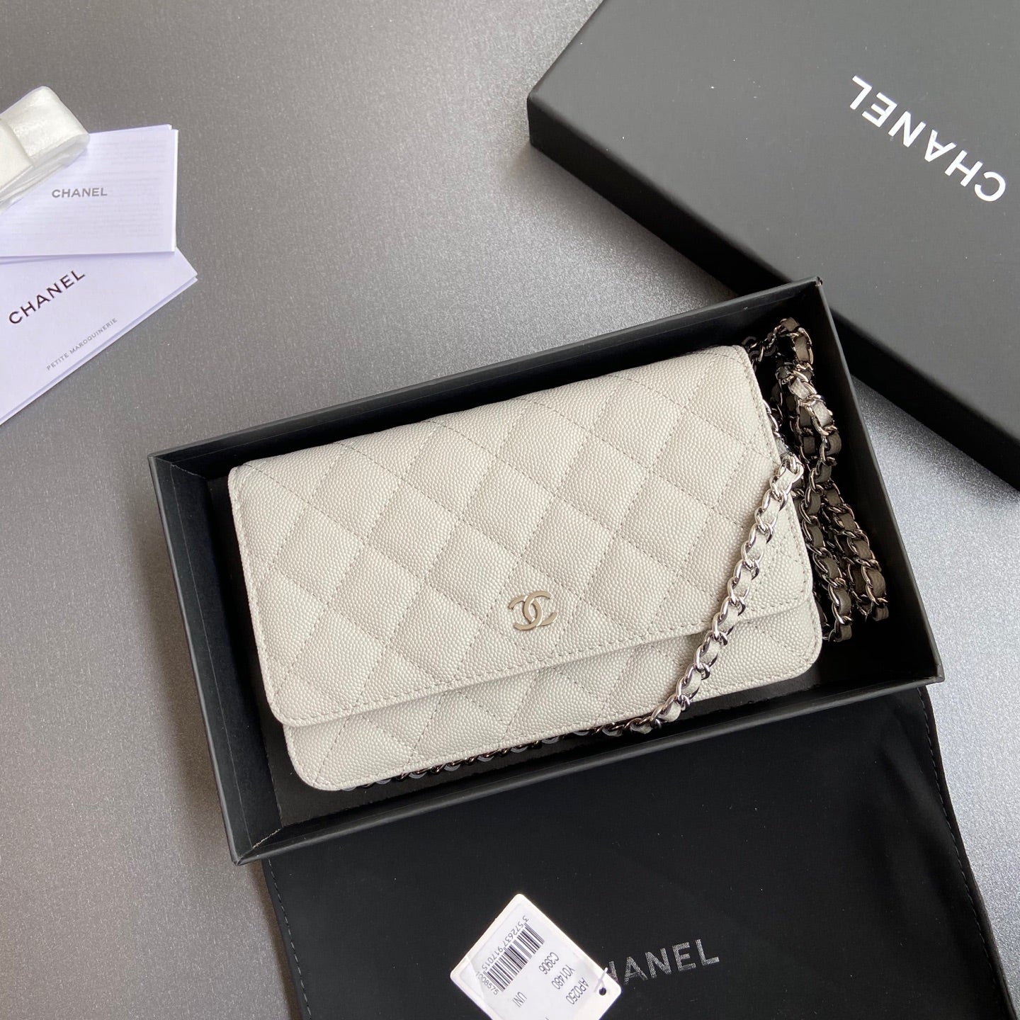 CC WALLET ON CHAIN 20CM WHITE CAVIAR LEATHER SILVER HARDWARE 240159