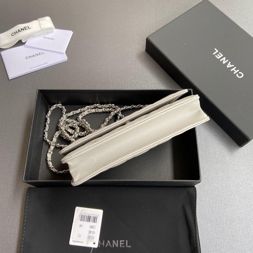 CC WALLET ON CHAIN 20CM WHITE CAVIAR LEATHER SILVER HARDWARE 240159