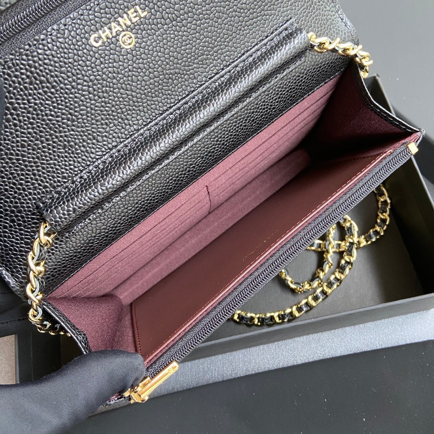 CCウォレット オン チェーン 20cm ブラック キャビアレザー ゴールド金具 240164