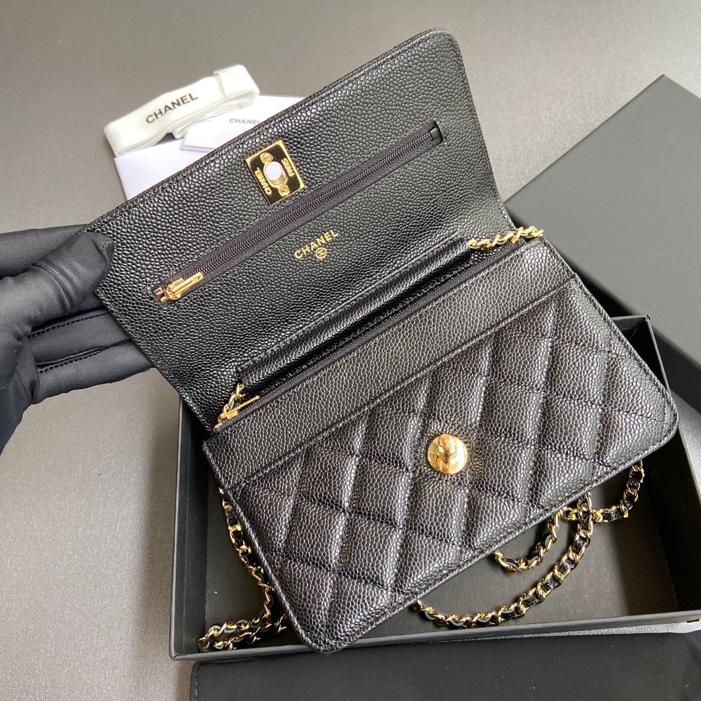 CC WALLET ON CHAIN 20CM BLACK CAVIAR LEATHER GOLD HARDWARE 240164