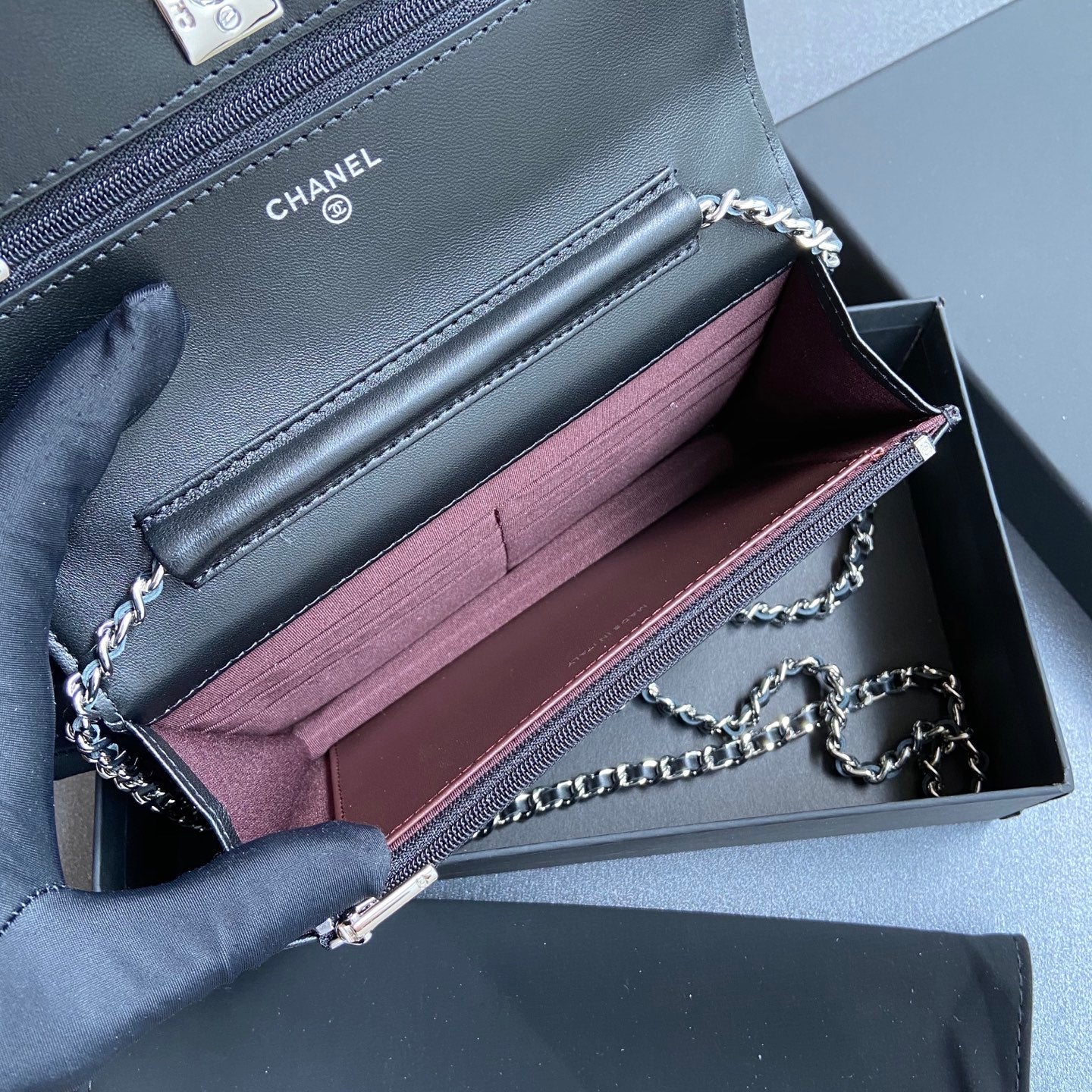CC WALLET ON CHAIN 20CM BLACK LAMBSKIN LIGHT GOLD HARDWARE 240166