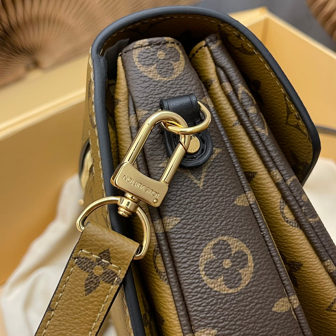 POCHETTE METIS 25 TOILE INVERSÉE MONOGRAMME