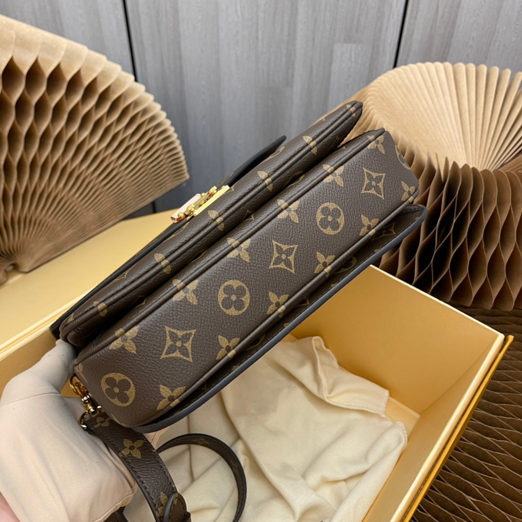 POCHETTE METIS 25 TOILE MONOGRAMME MARRON