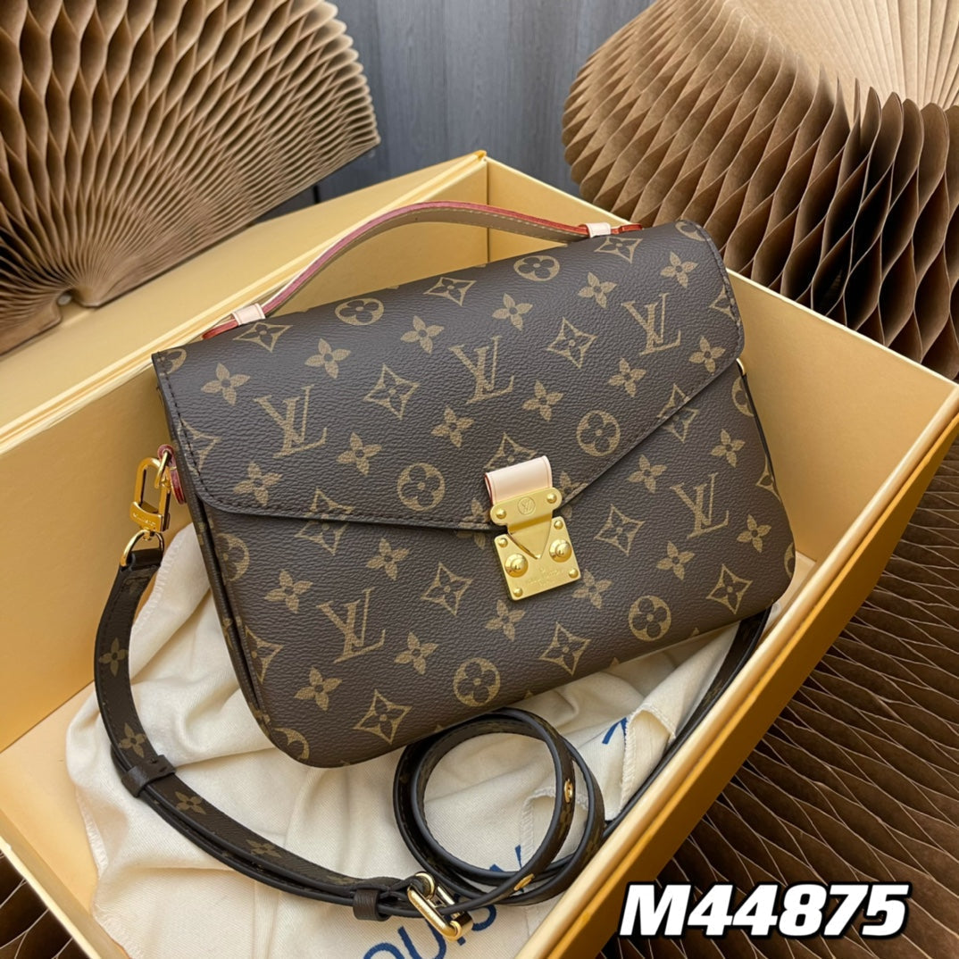 POCHETTE METIS 25 TOILE MONOGRAMME MARRON