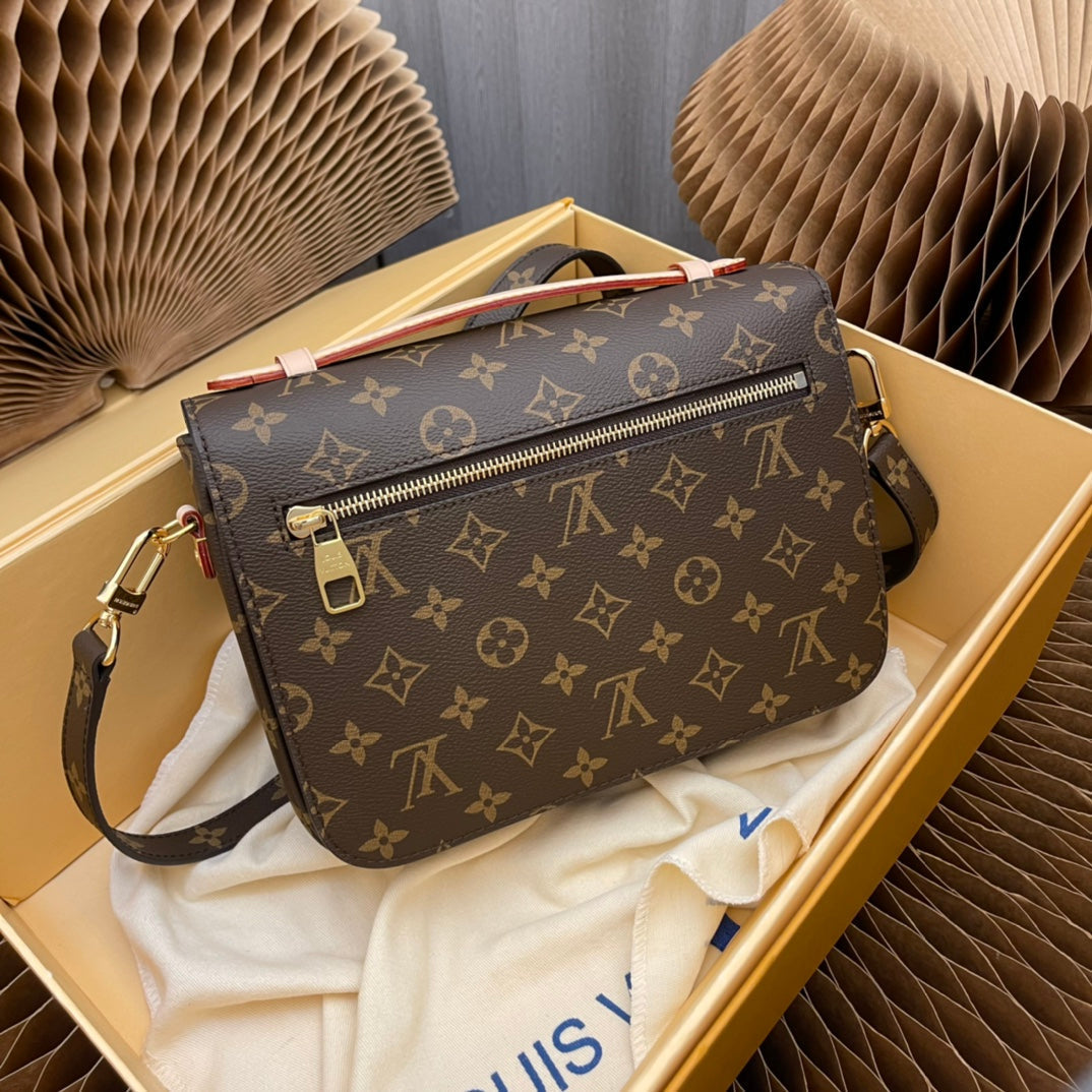 POCHETTE METIS 25 TOILE MONOGRAMME MARRON