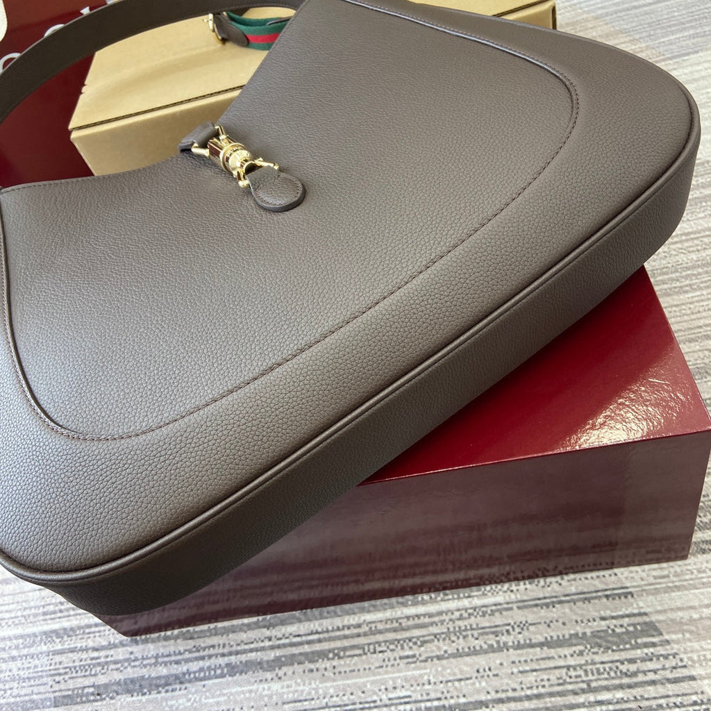 ジャッキー ラージ ショルダーバッグ 40インチ ブラウン カーフスキン ゴールド金具