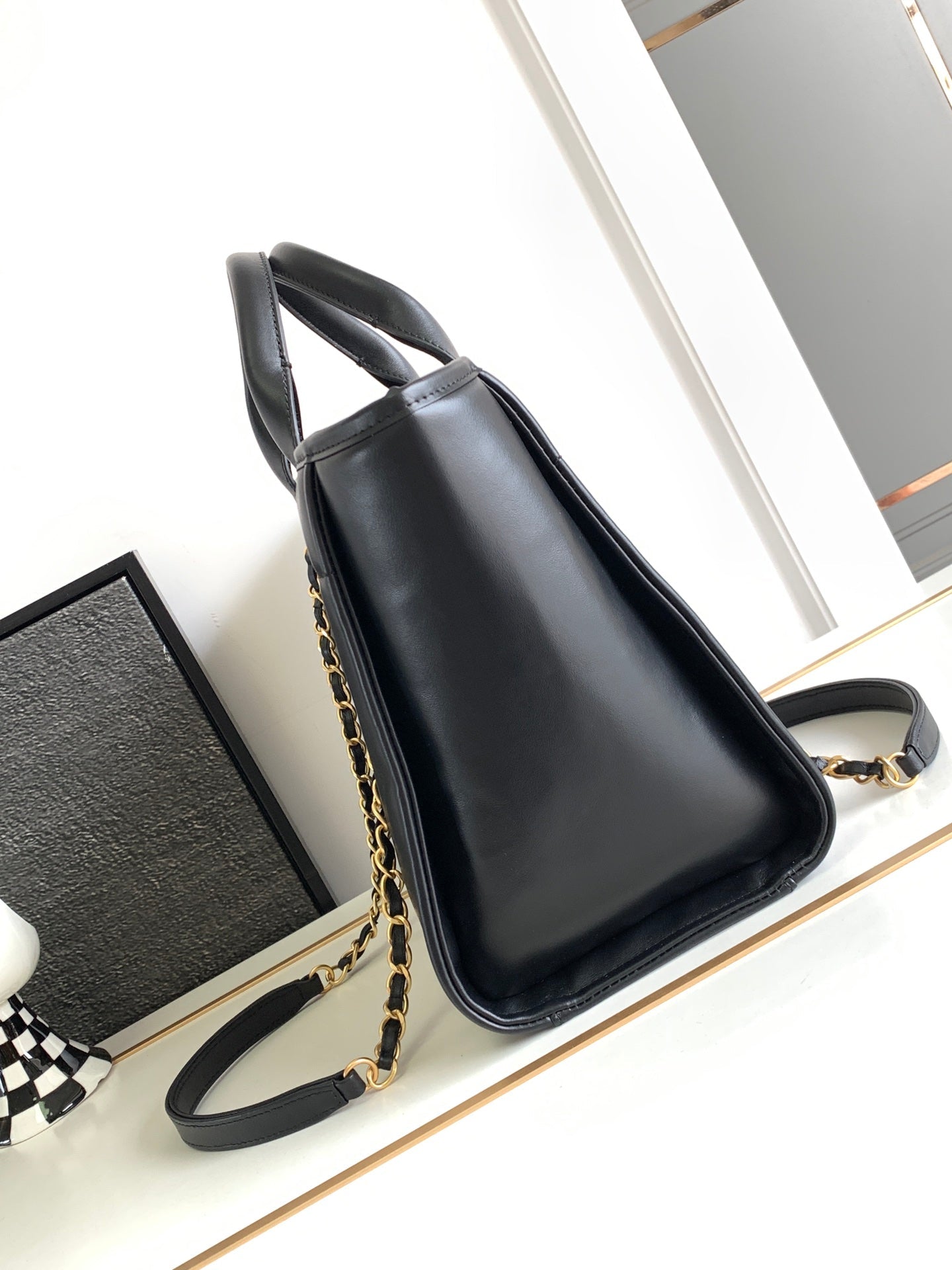 SAC CABAS CC MOYEN DEAUVILLE 33 CM EN CUIR DE VEAU NOIR GHW