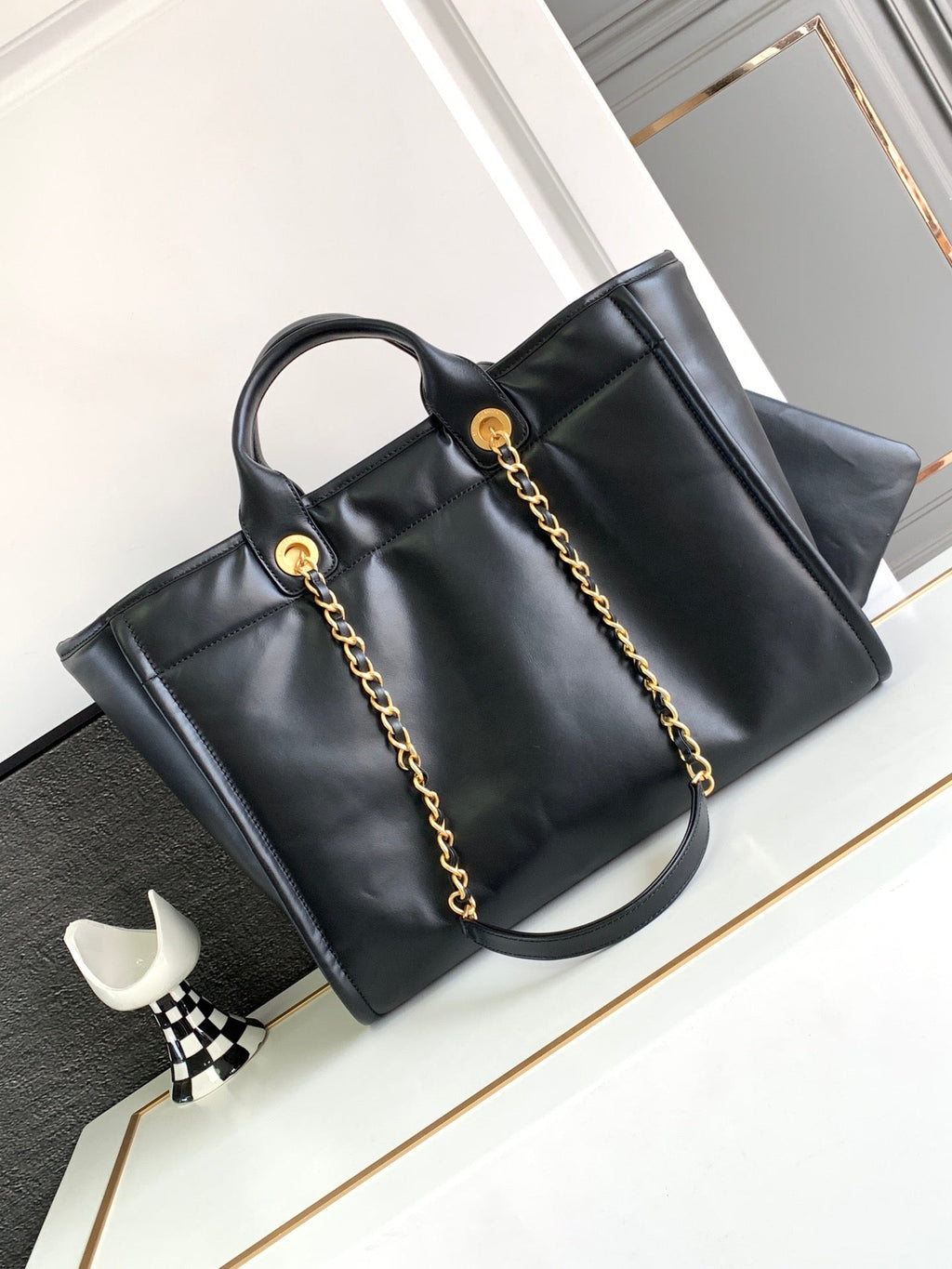 Grand sac cabas CC DEAUVILLE 38 cm en cuir de veau noir GHW