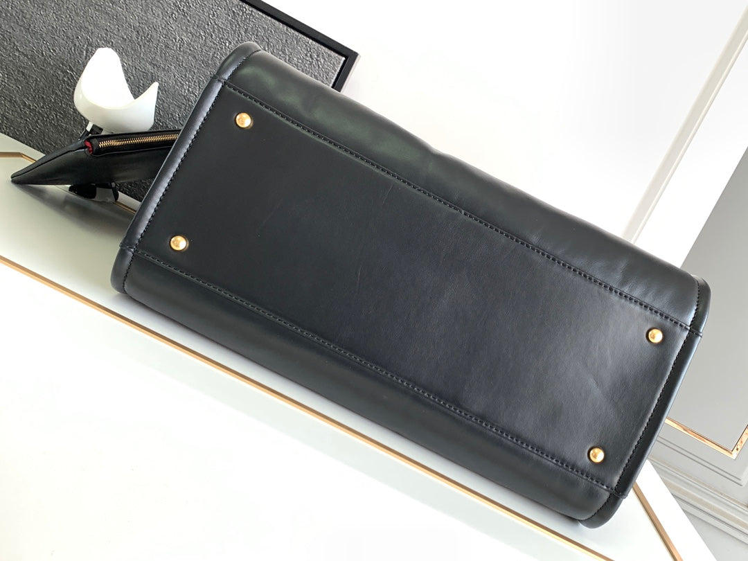 Grand sac cabas CC DEAUVILLE 38 cm en cuir de veau noir GHW