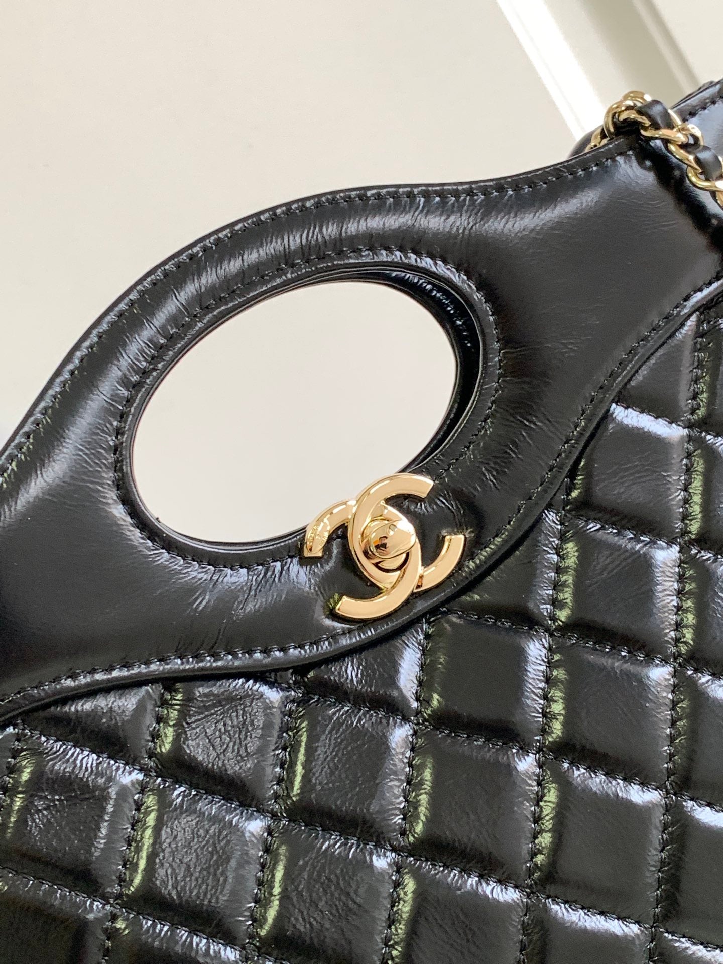 CC 24S31 MINI SAC CABAS 22CM CUIR D'AGNEAU NOIR QUINCAILLERIE DORÉ