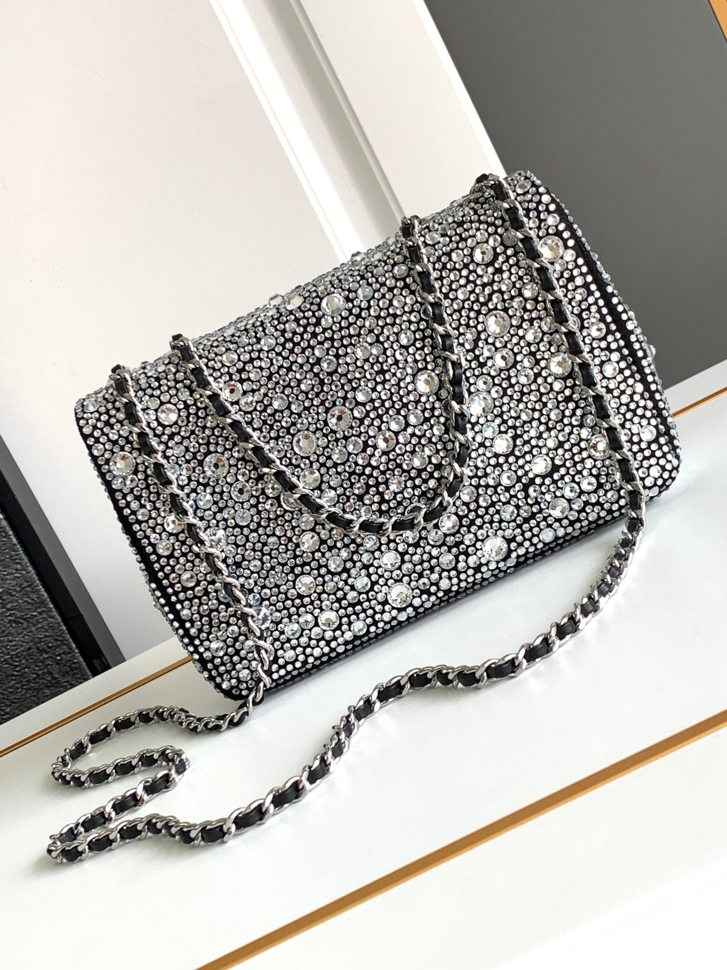 CC 24S MINI SAC À RABAT 20CM INCRUSTÉ DE PIERRES