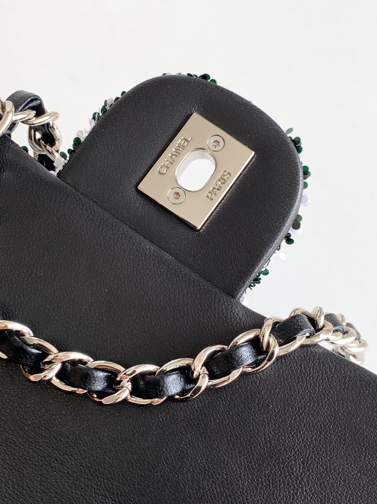 SAC À RABAT MOYEN 25 NOIR BLANC PAILLETTES QUINCAILLERIE ARGENTÉE