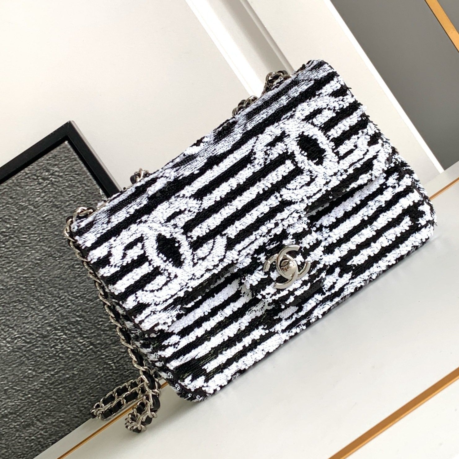 SAC À RABAT MOYEN 25 NOIR BLANC PAILLETTES QUINCAILLERIE ARGENTÉE