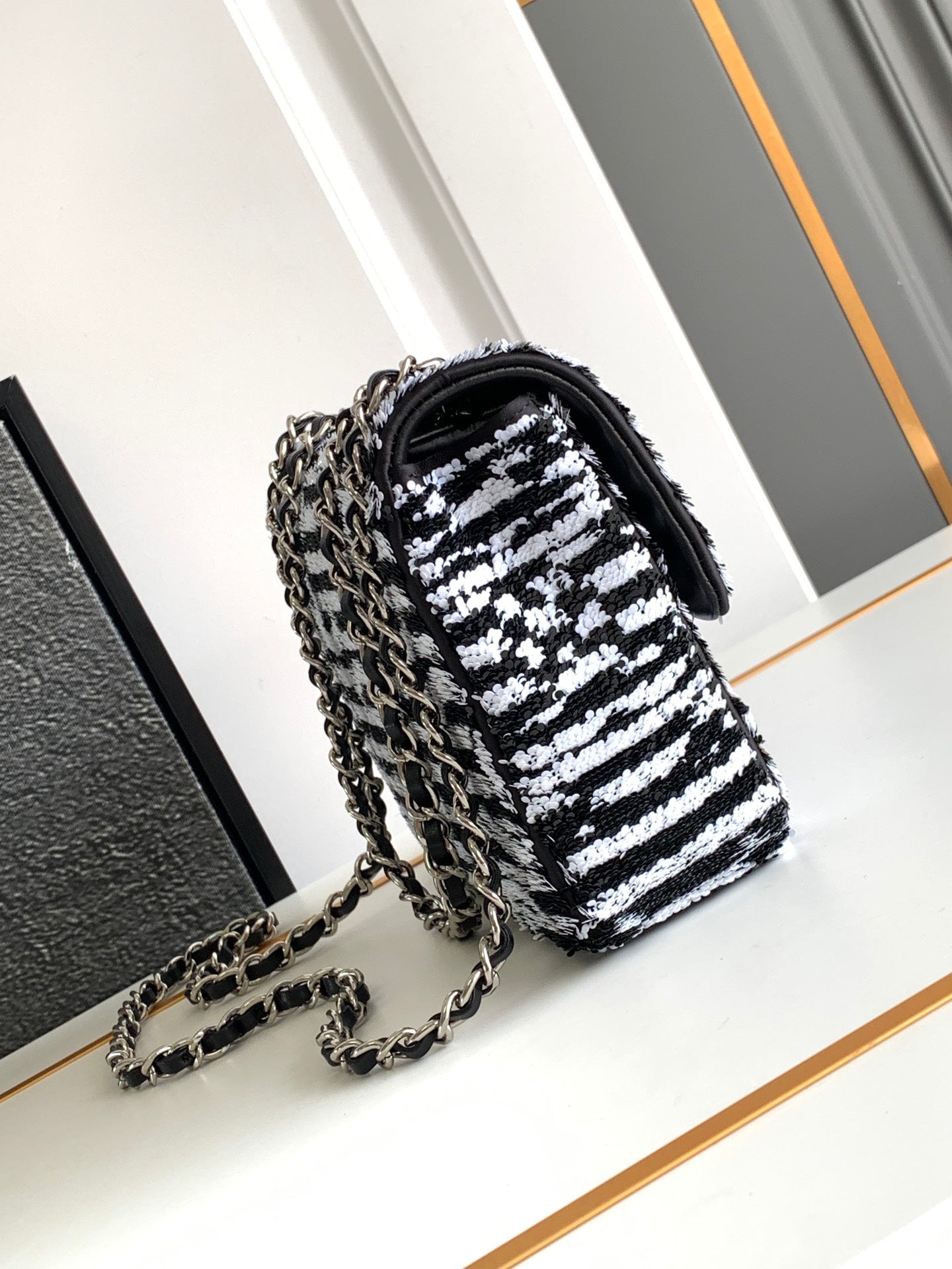 SAC À RABAT MOYEN 25 NOIR BLANC PAILLETTES QUINCAILLERIE ARGENTÉE