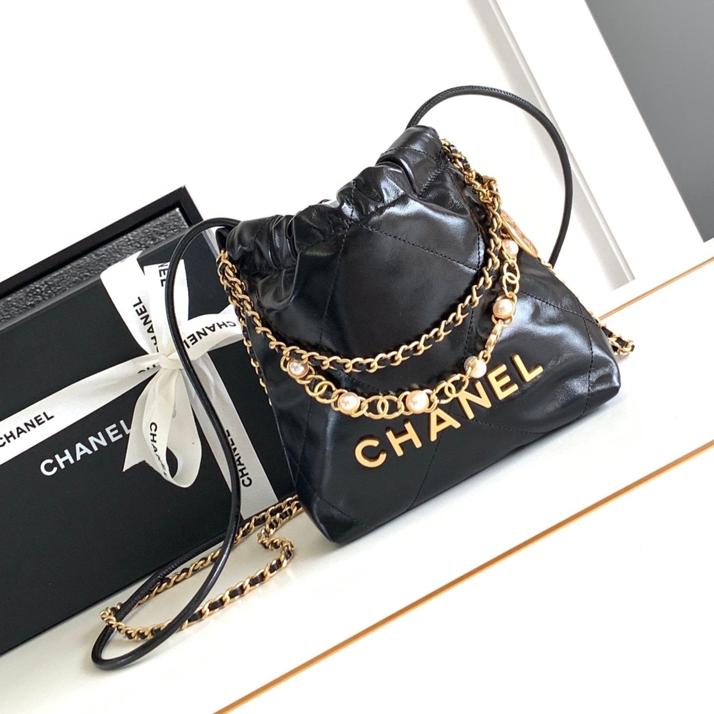 24A CC 22 HOBO BAG 20CM BLACK LAMBSKIN PEARL GOLD HARDWARE