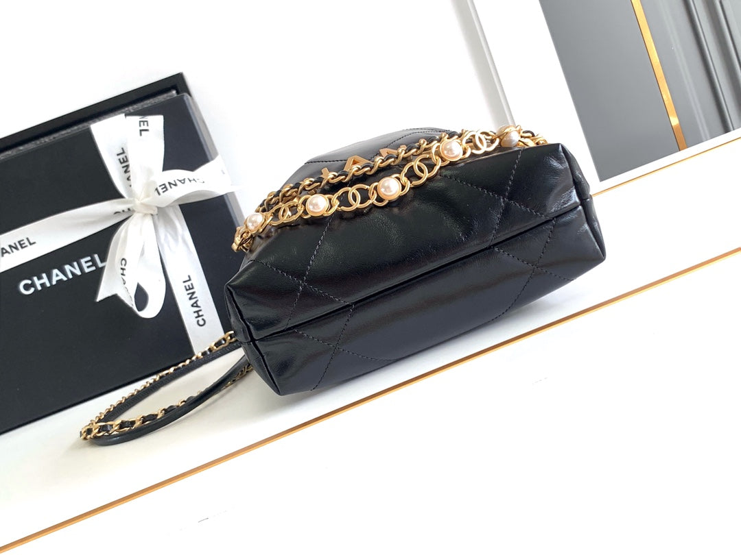 24A CC 22 HOBO BAG 20CM BLACK LAMBSKIN PEARL GOLD HARDWARE