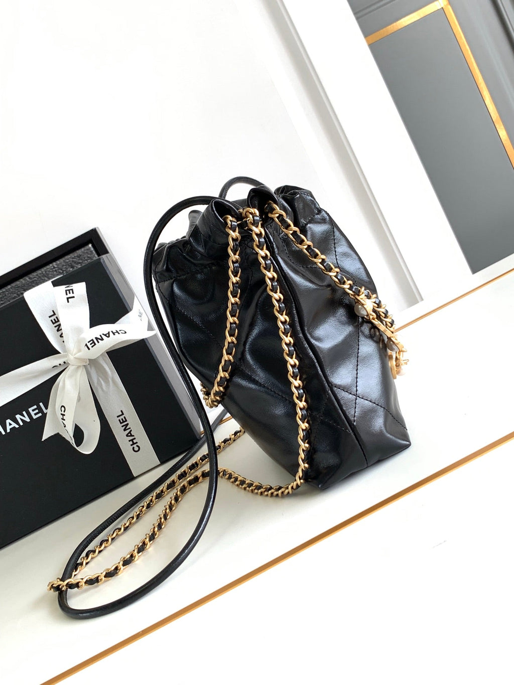 24A CC 22 HOBO BAG 20CM BLACK LAMBSKIN PEARL GOLD HARDWARE