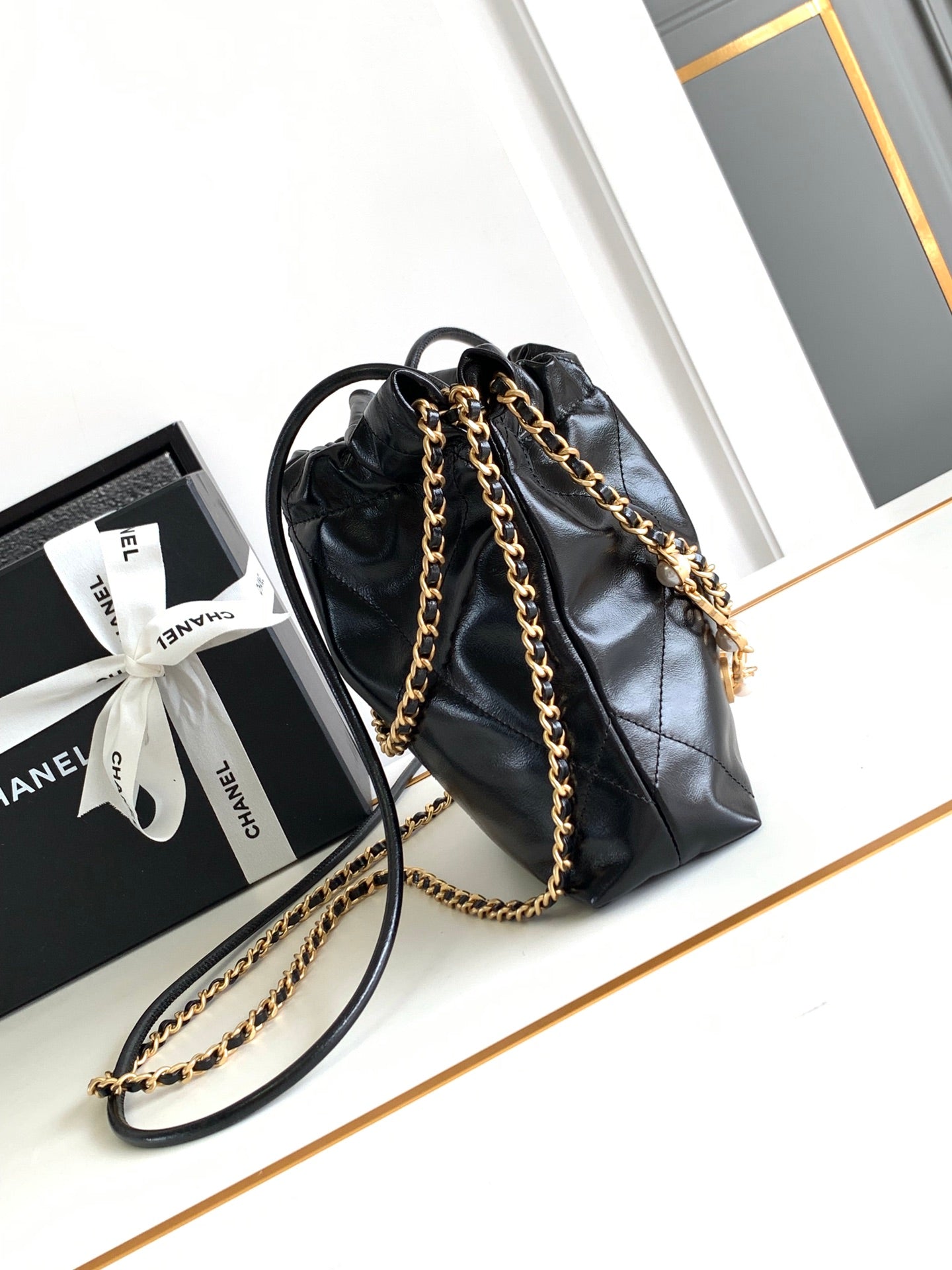 24A CC 22 HOBO BAG 20CM BLACK LAMBSKIN PEARL GOLD HARDWARE