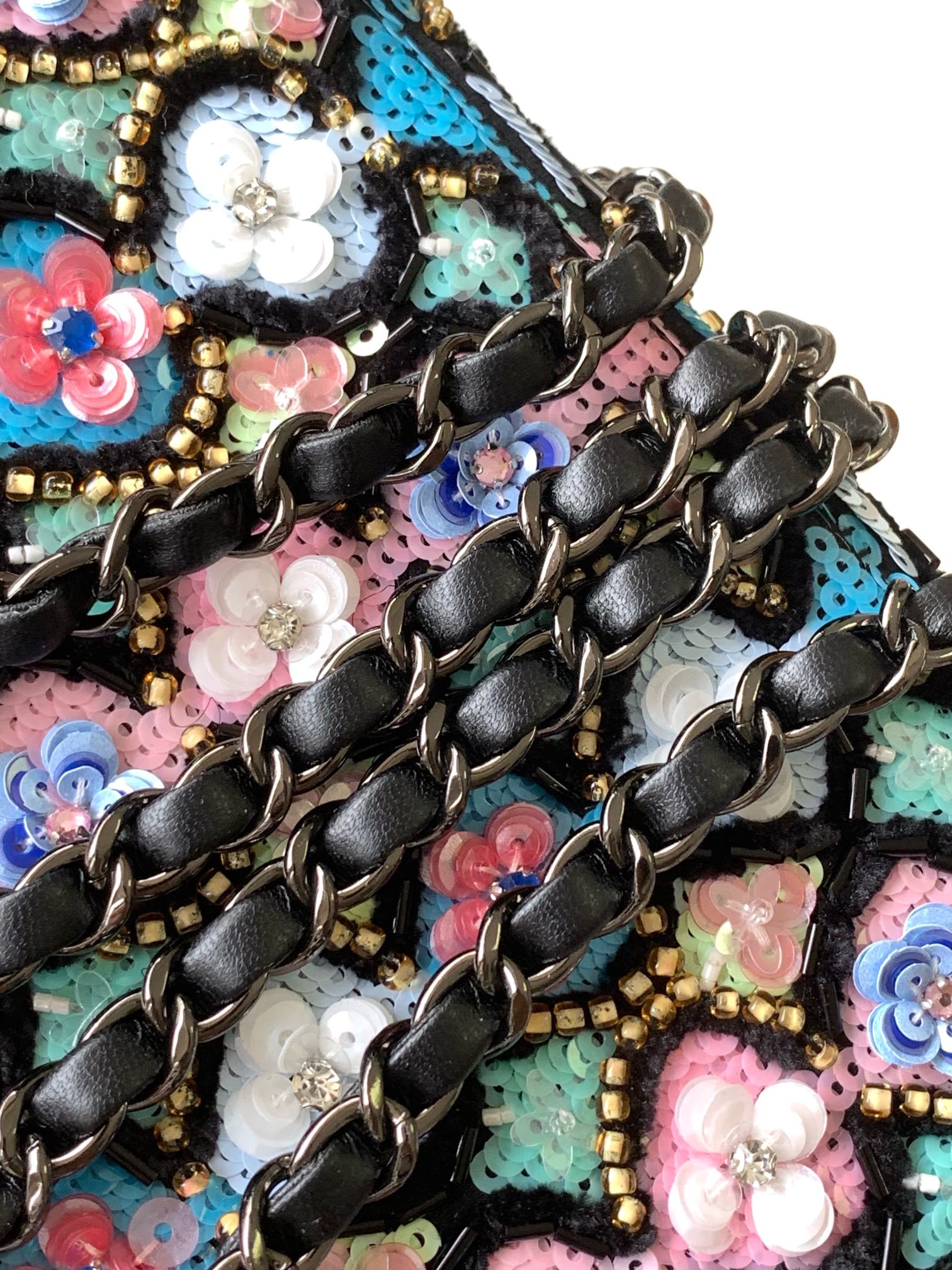CC 24A FLAP BAG 20CM SEQUIN SATIN BLACK HARDWARE