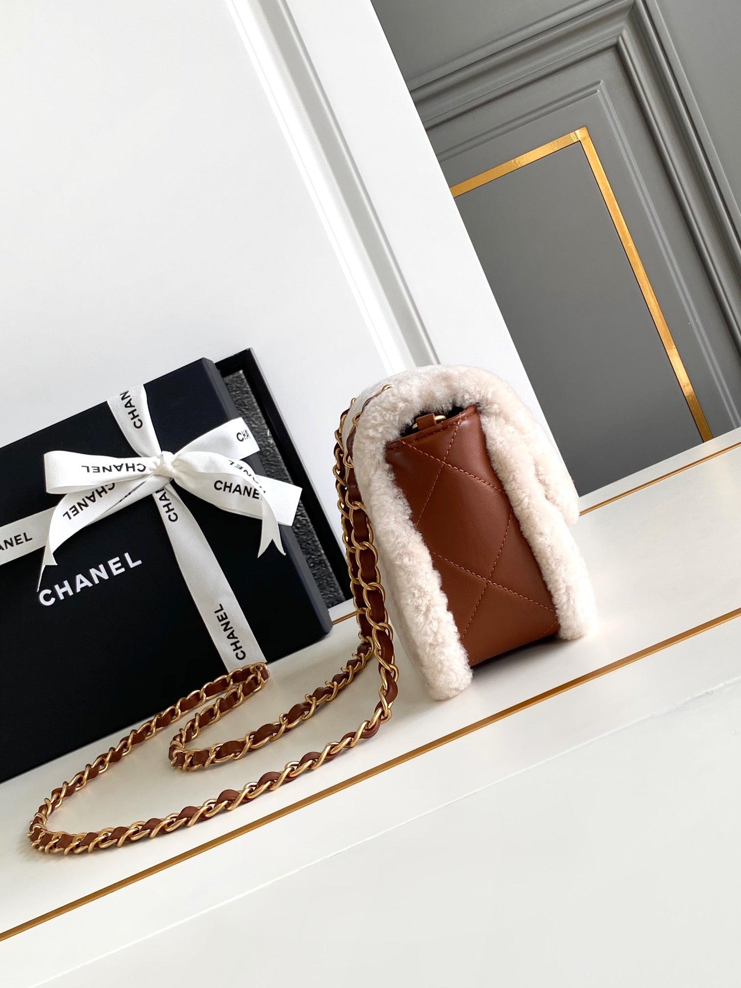 FLAP BAG MINI 18CM WHITE BROWN SHERLING LAMBSKIN GOLD HARDWARE