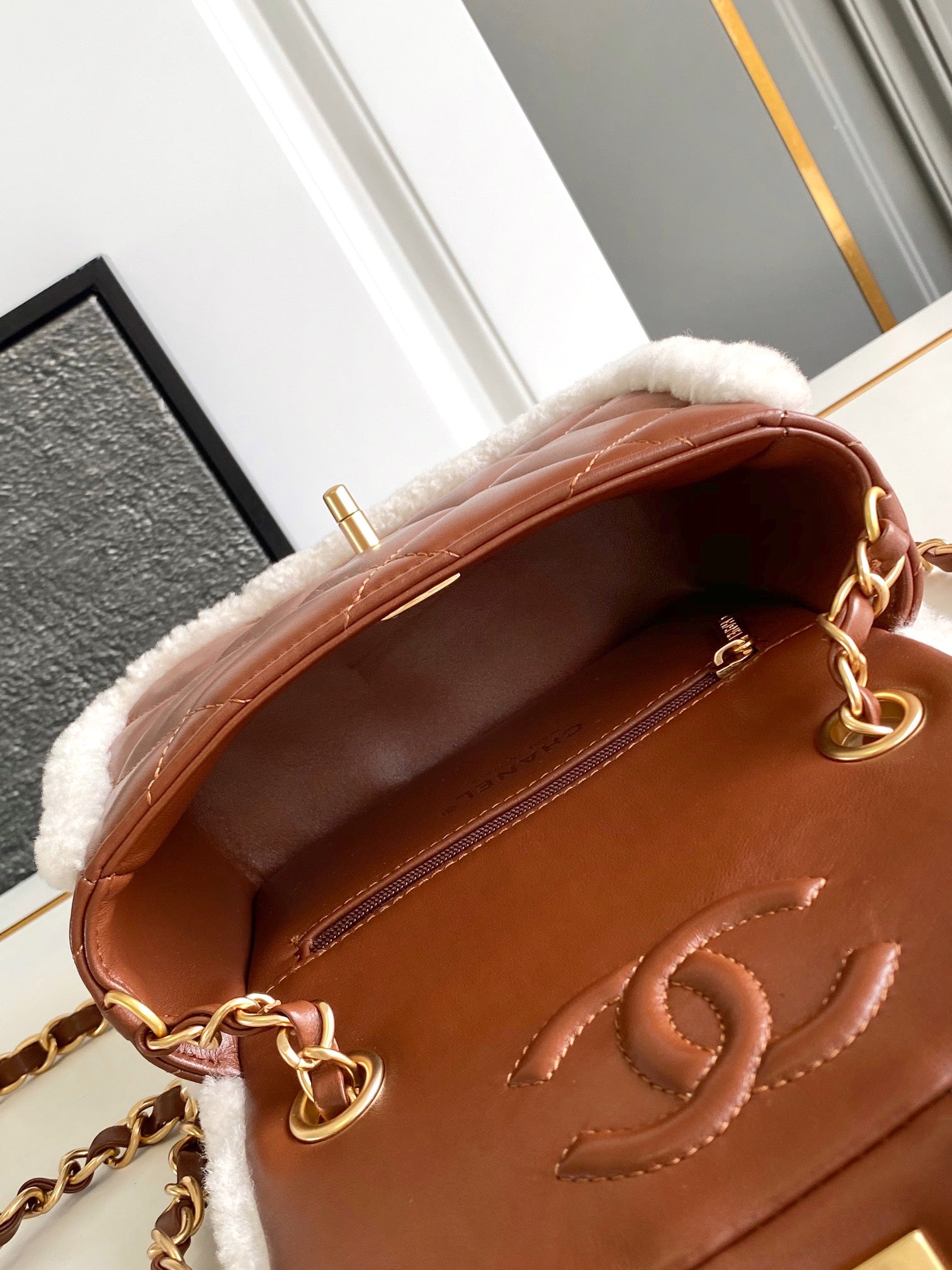 FLAP BAG MINI 18CM WHITE BROWN SHERLING LAMBSKIN GOLD HARDWARE