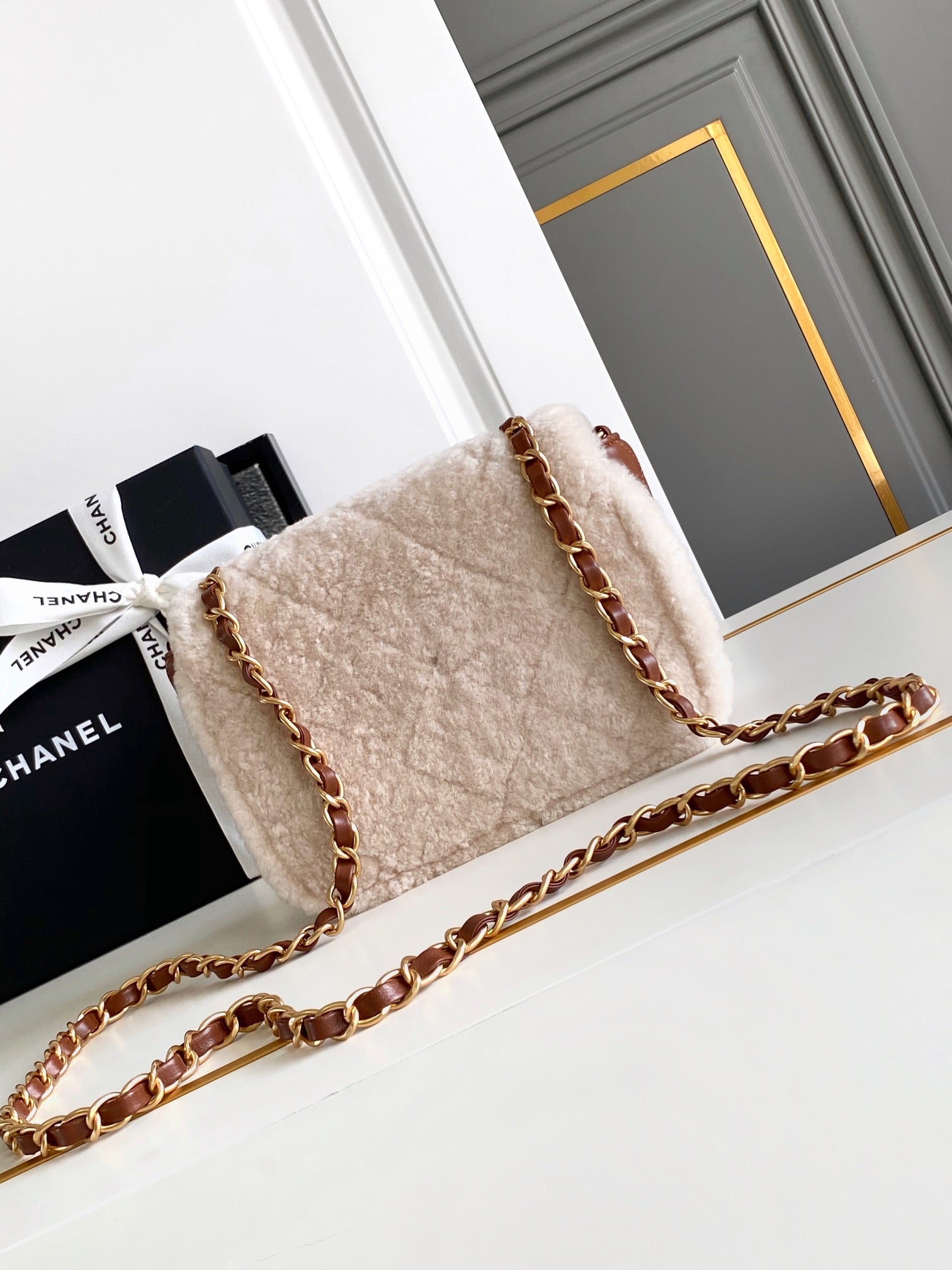 FLAP BAG MINI 18CM WHITE BROWN SHERLING LAMBSKIN GOLD HARDWARE