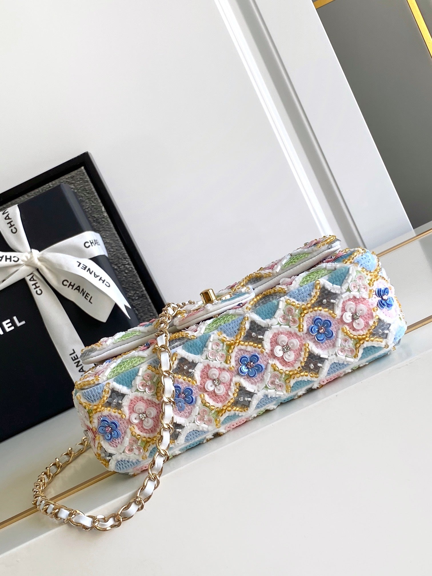 CC 24A FLAP BAG 20CM MULTICOLOR SEQUIN SATIN GOLD HARDWARE