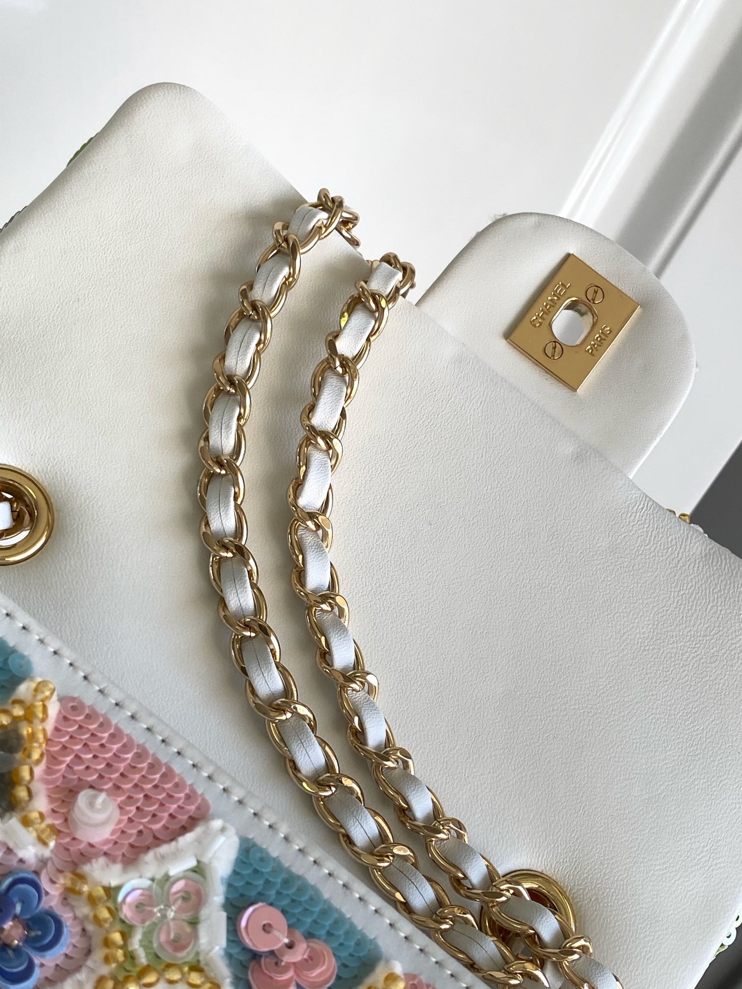 CC 24A FLAP BAG 20CM MULTICOLOR SEQUIN SATIN GOLD HARDWARE