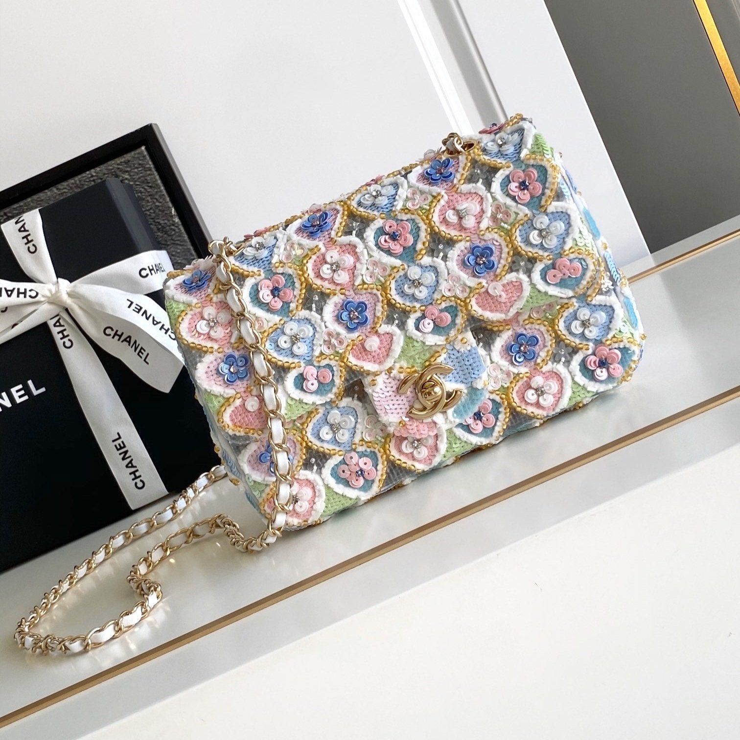 CC 24A FLAP BAG 20CM MULTICOLOR SEQUIN SATIN GOLD HARDWARE
