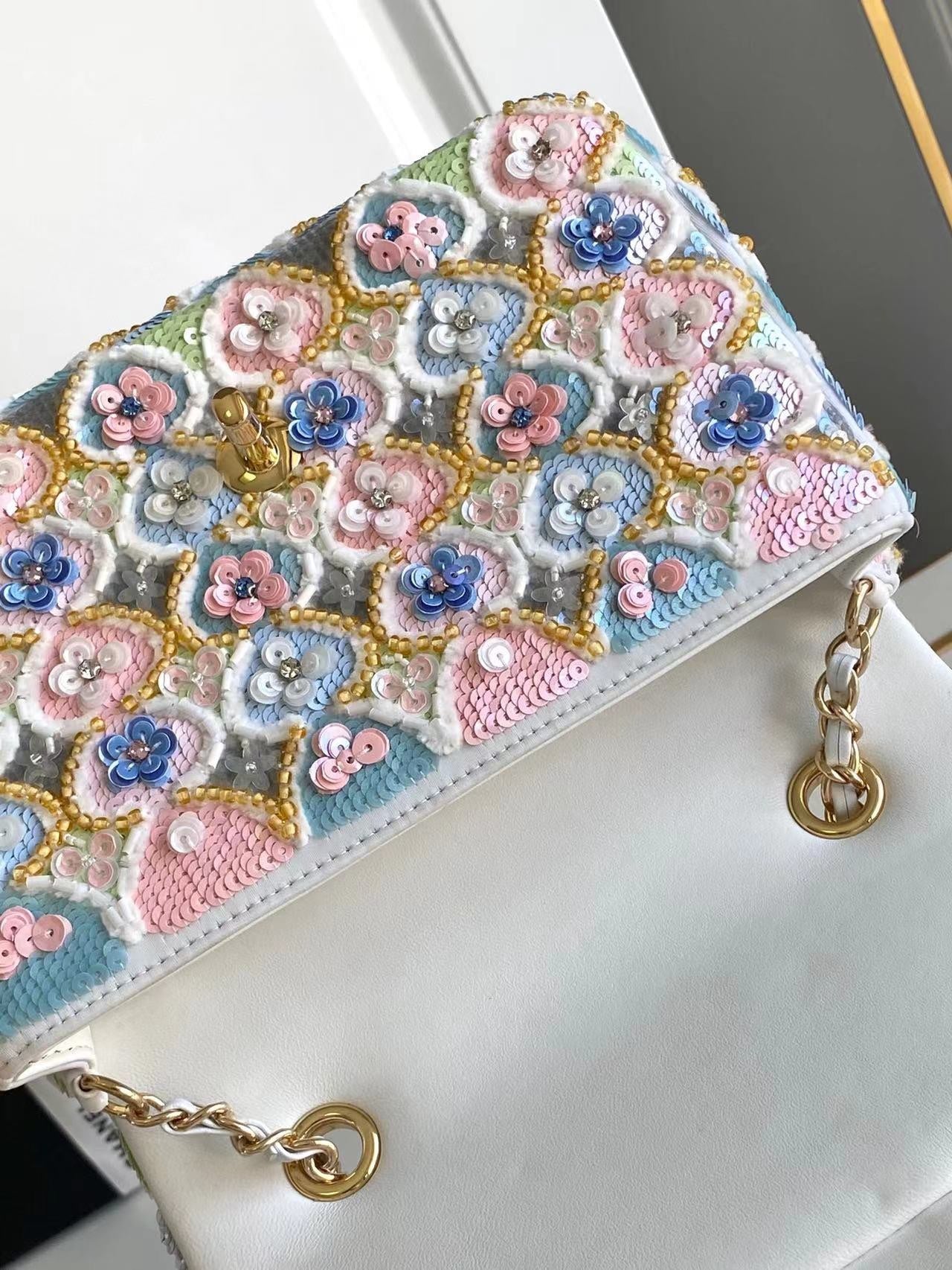 CC 24A FLAP BAG 20CM MULTICOLOR SEQUIN SATIN GOLD HARDWARE