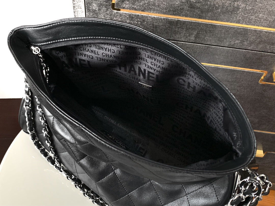 SAC HOBO VINTAGE CC 40 CM EN CUIR D'AGNEAU NOIR ET QUINCAILLERIE ARGENTÉE