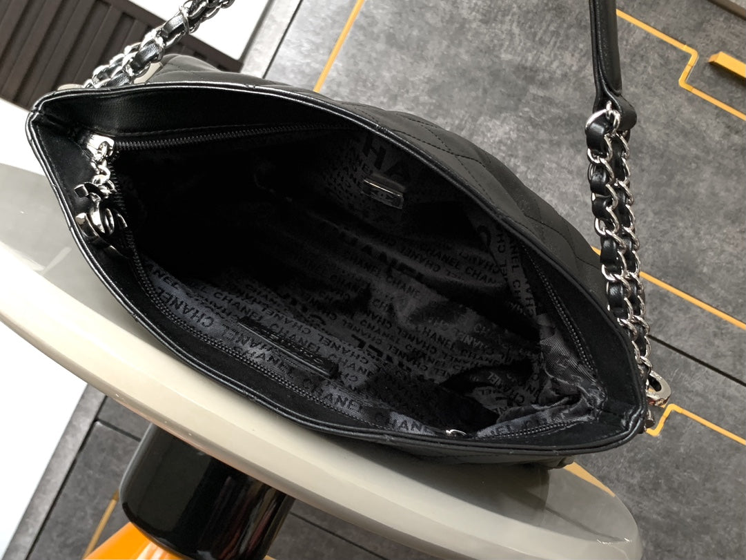 CC VINTAGE HOBO BAG 30CM BLACK LAMBSKIN SILVER HARDWARE