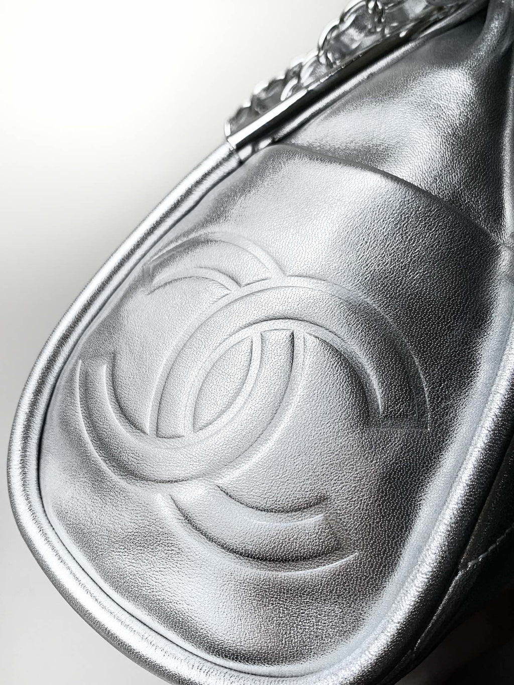 CC VINTAGE HOBO BAG 30CM SILVER METALIC LAMBSKIN SILVER HARDWARE