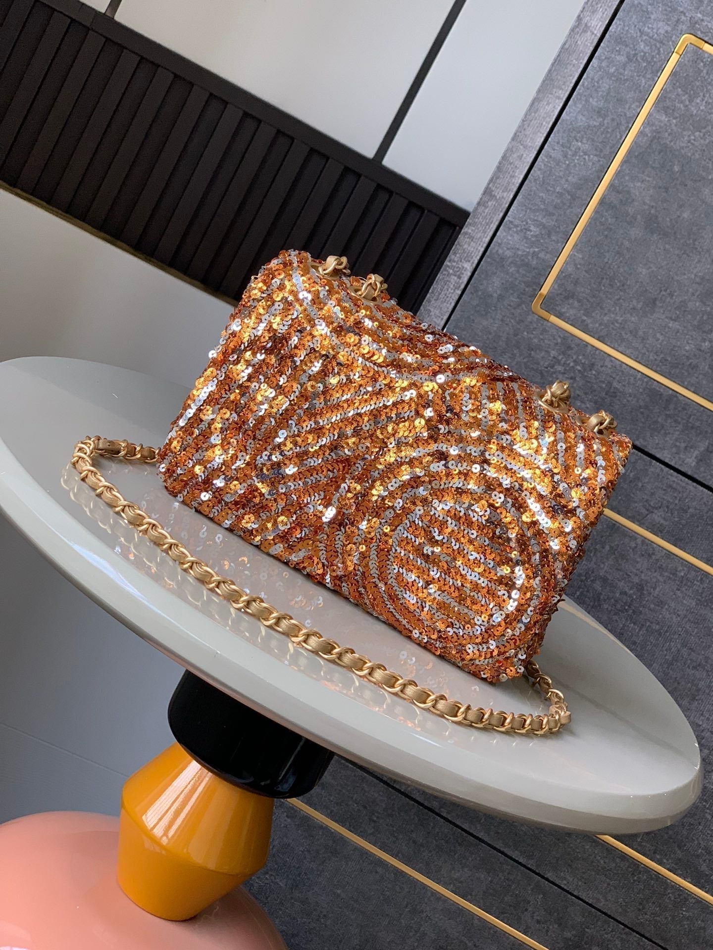 SAC À RABAT MINI 20 CM EN CUIR DE VEAU BEIGE À PAILLETTES BRONZE DORÉ