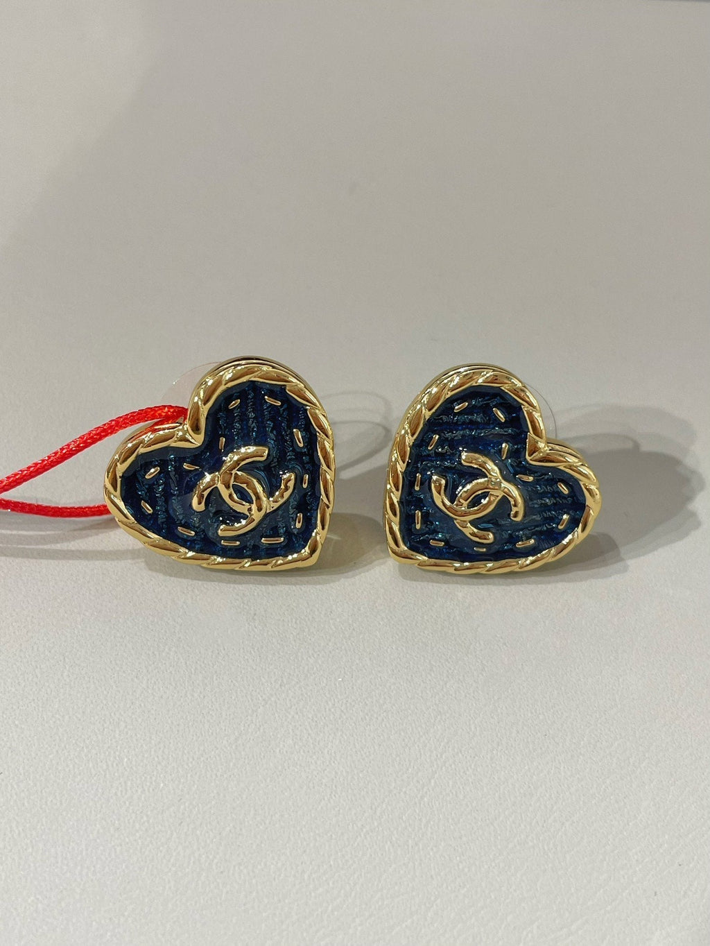Boucles d'oreilles à tige en denim bleu cœur CC 24P