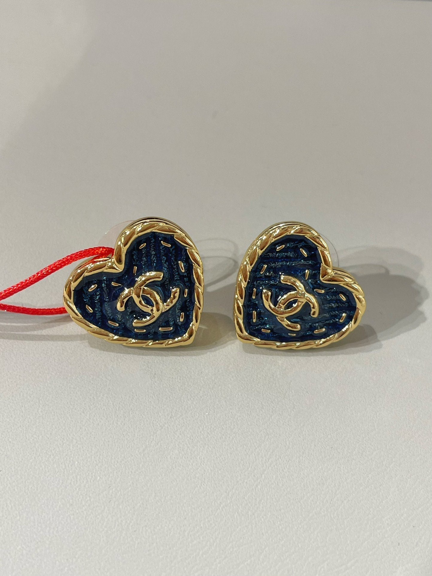 Boucles d'oreilles à tige en denim bleu cœur CC 24P