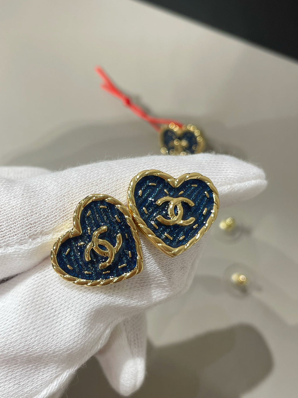 Boucles d'oreilles à tige en denim bleu cœur CC 24P