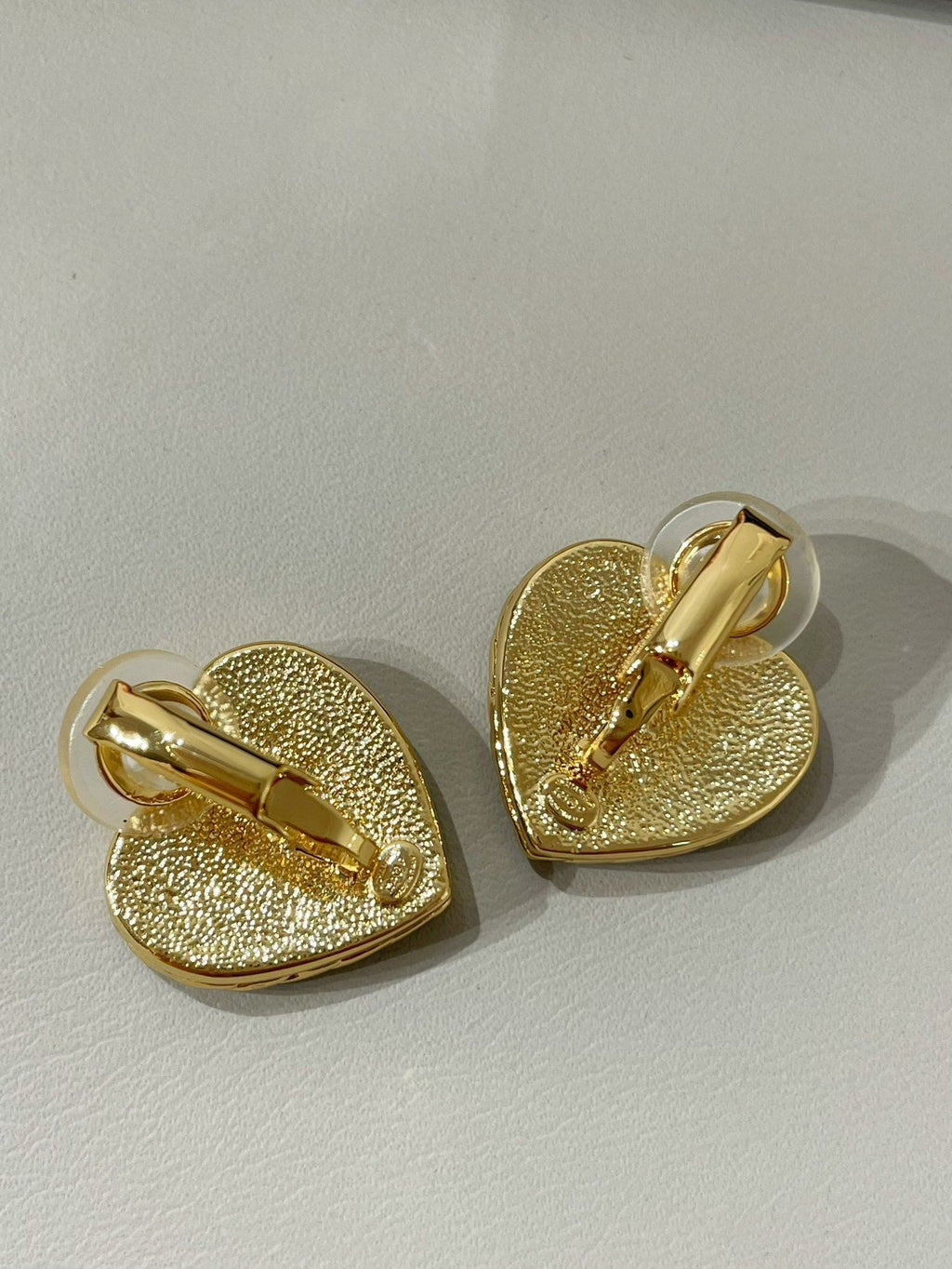 Boucles d'oreilles clip françaises CC 24P en forme de cœur bleu