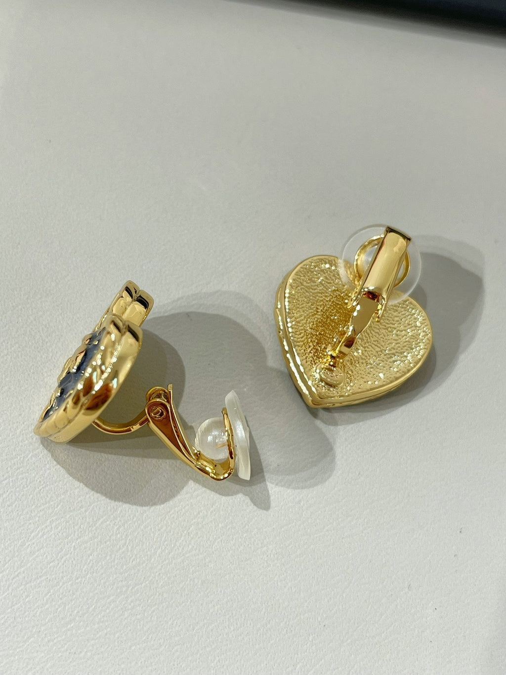 Boucles d'oreilles clip françaises CC 24P en forme de cœur bleu