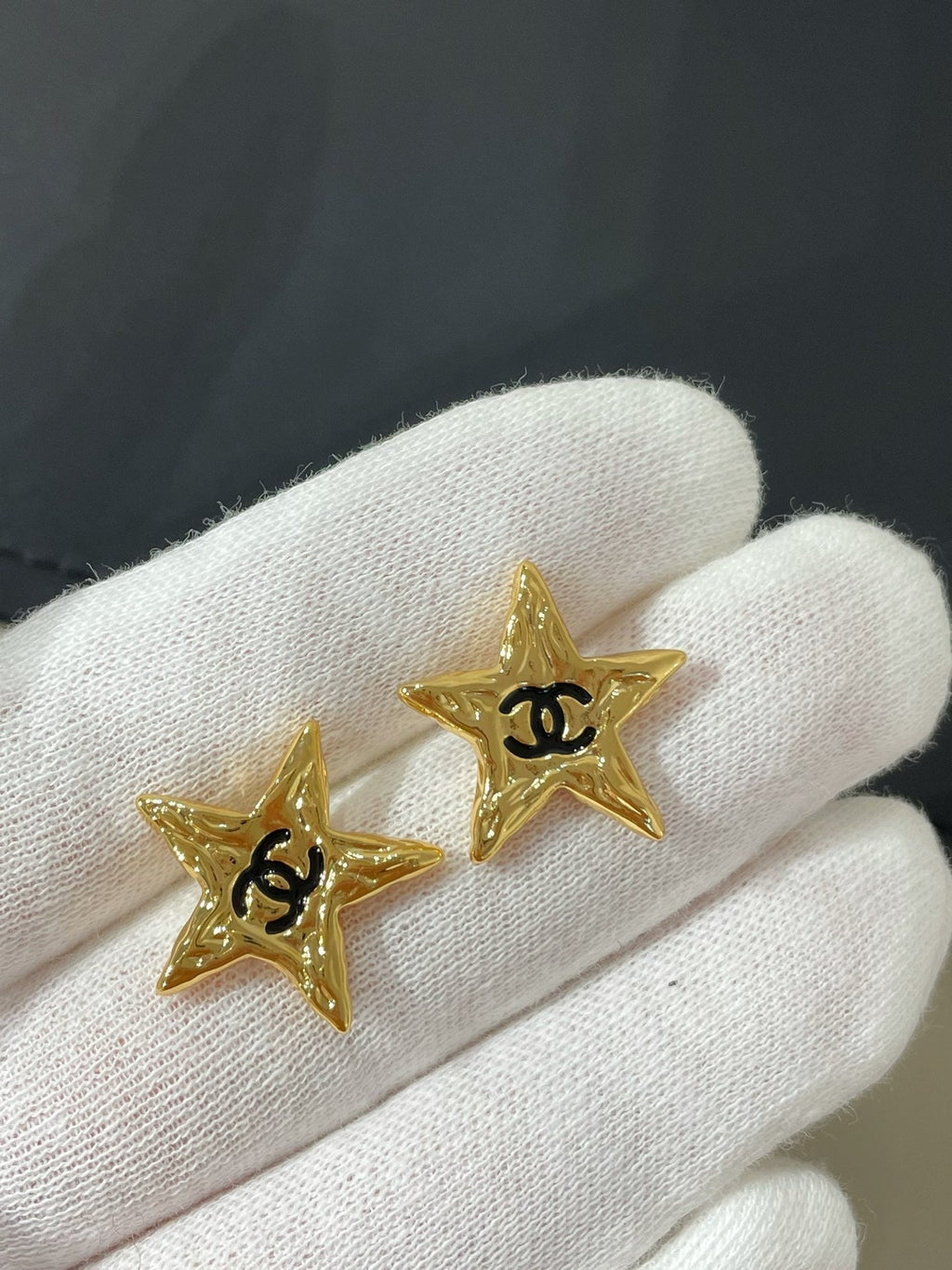 CCスター ブラック エナメル スタッド イヤリング