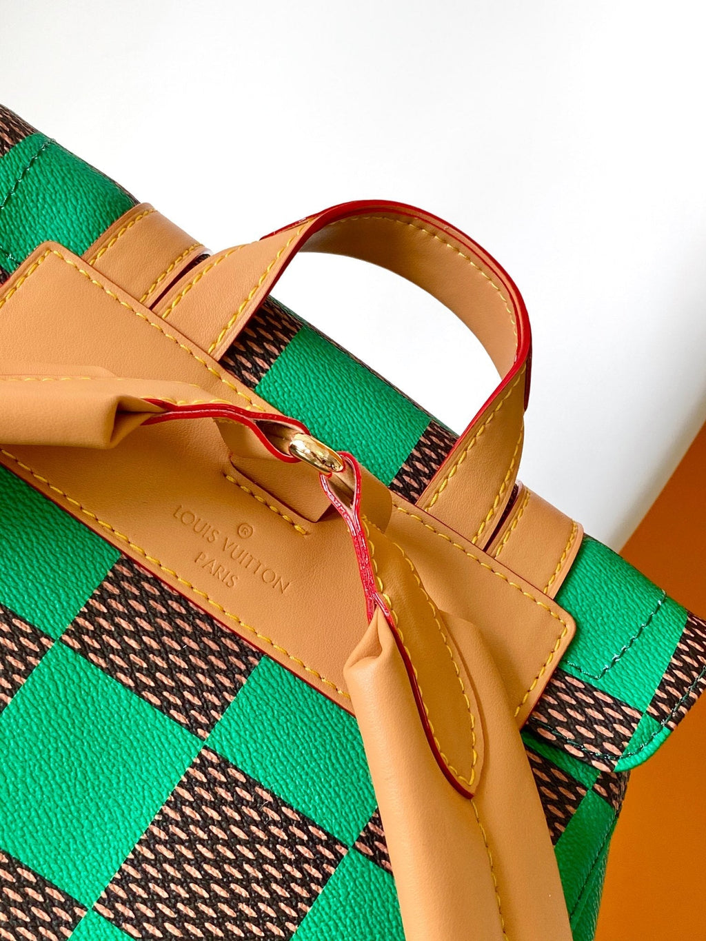 SAC À DOS CHRISTOPHER 47 EN TOILE ENDUITE DAMIER POP MARRON VERT